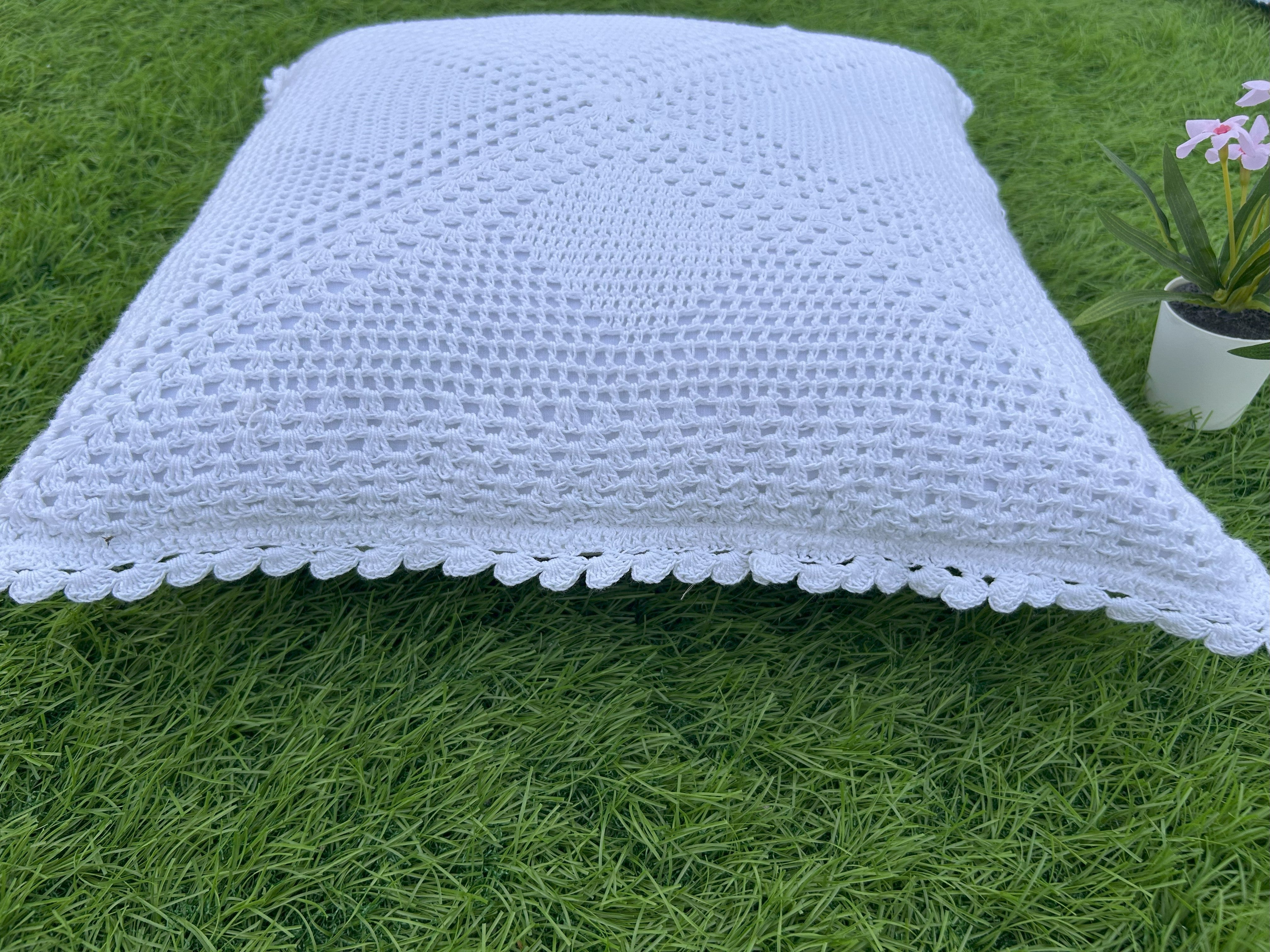 4 Diamond Crochet Cushion Cover – White – 16×16
