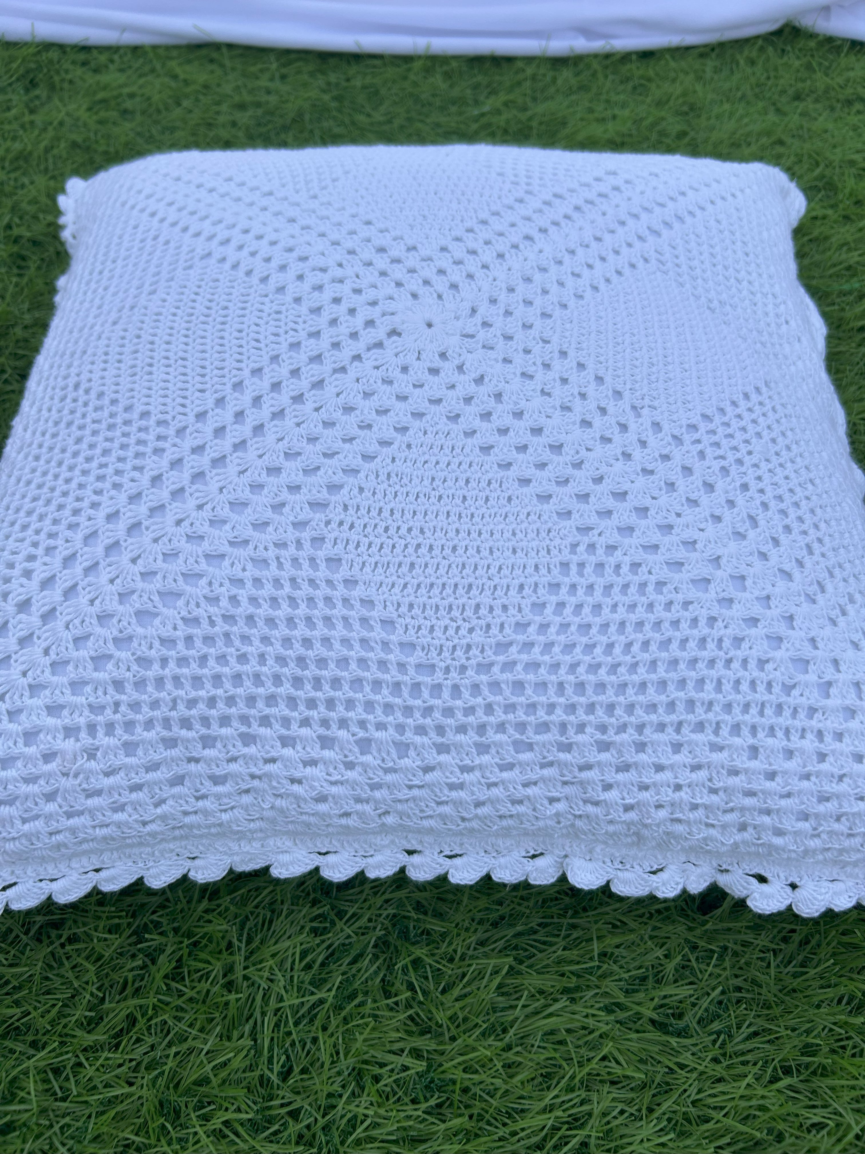 4 Diamond Crochet Cushion Cover – White – 16×16